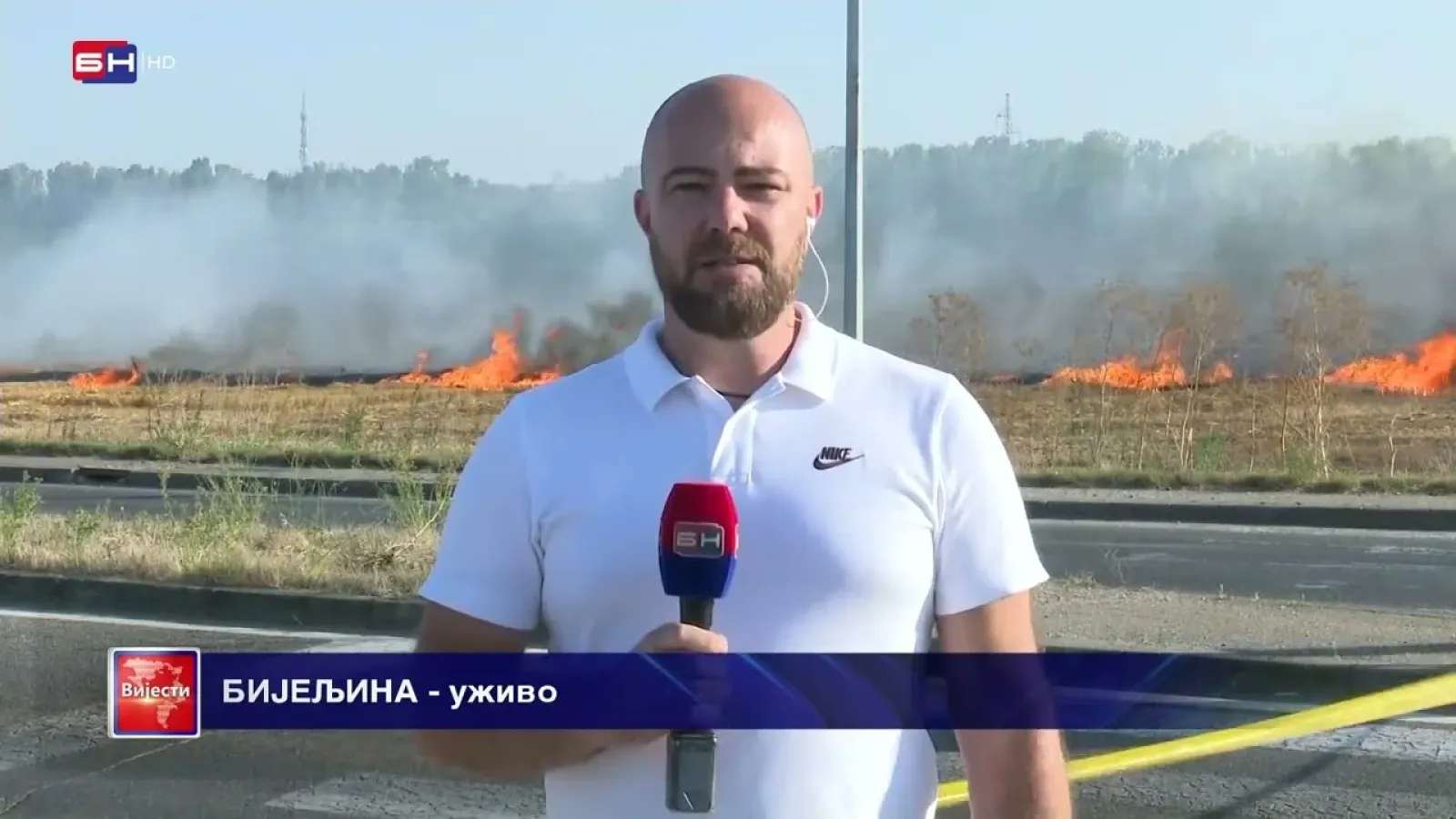 Požar na obilaznici oko Bijeljine, na terenu vatrogasci