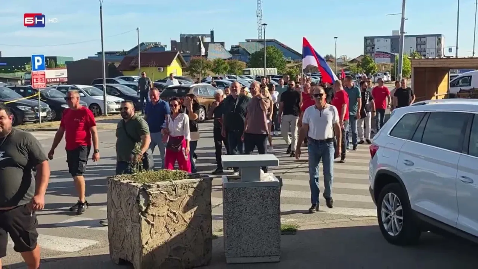 Фијаско СНСД-а у Минићевом Шамцу - без аутобуса нема подршке?!