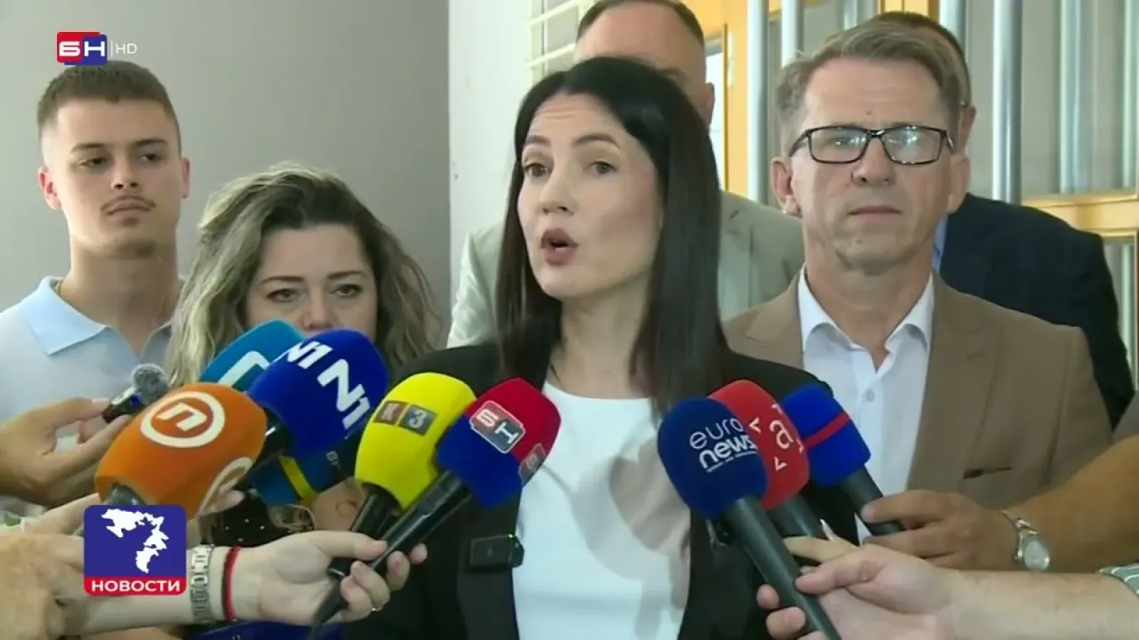 Narodni front na čelu sa Jelenom Trivić predao liste