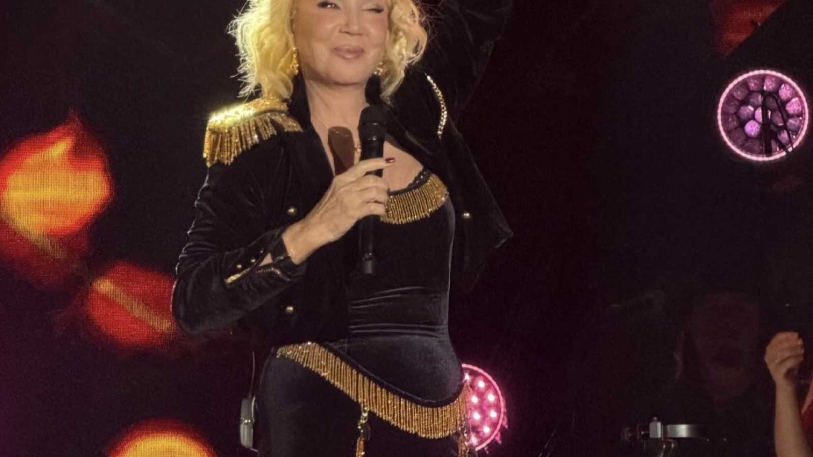 Лепа Брена одржала концерт за памћење у Тузли