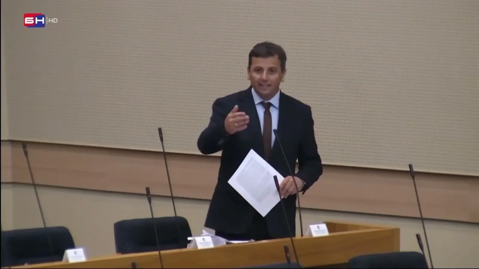 Vukanović: Vi sjedite sa najbogatijim Bošnjakom koji vam finansira kampanje i posuđuje pare!
