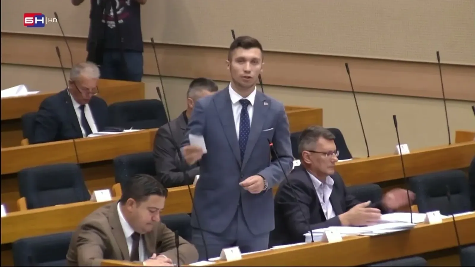 Kresojević: Sva povećanja plata budžetskim korisnicima je pokušaj ove vlasti da kupi izbore!