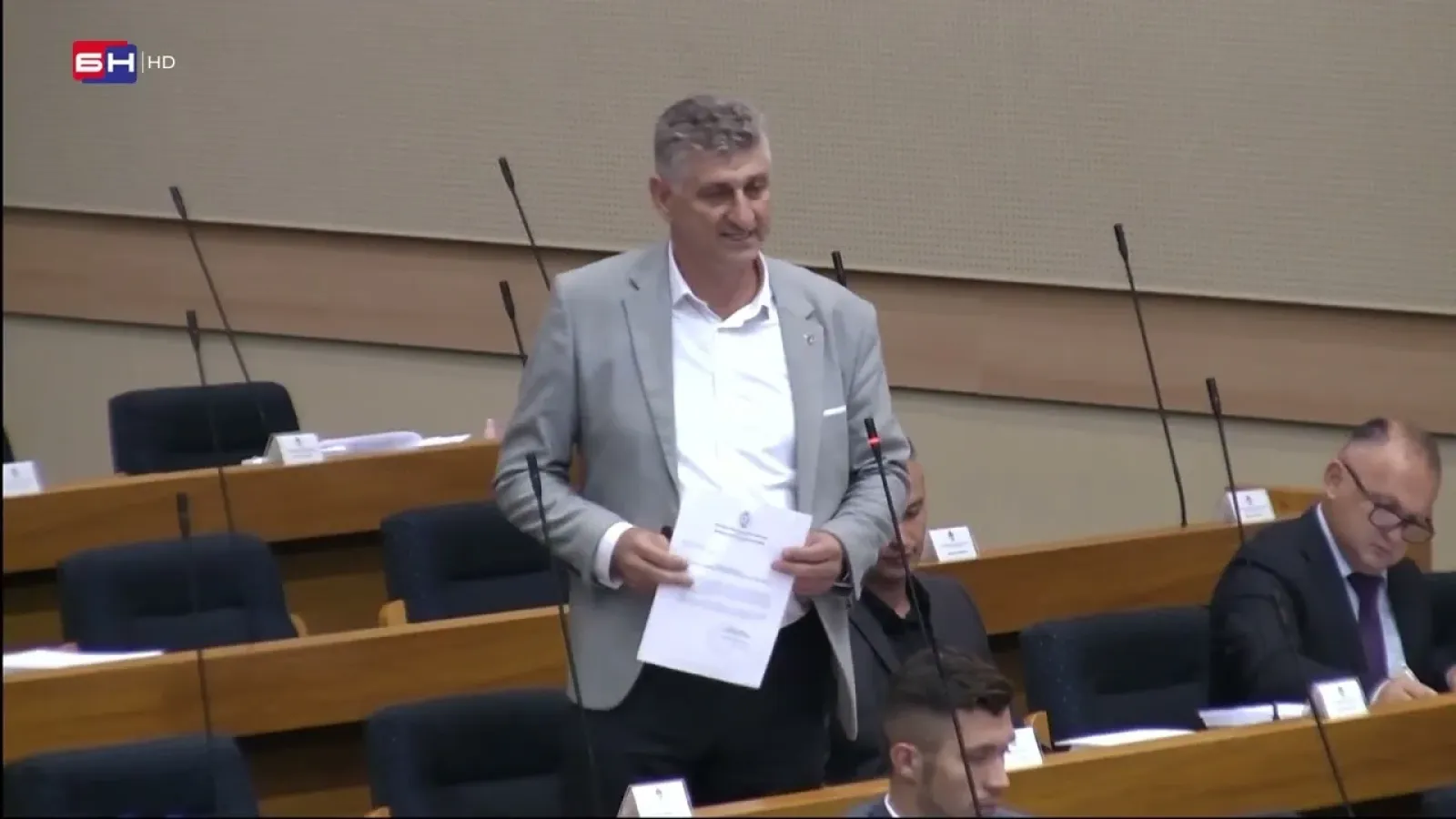 Đurić: Žalosno je da politički podobni imaju prednost za poslove u odnosu na djecu poginulih boraca