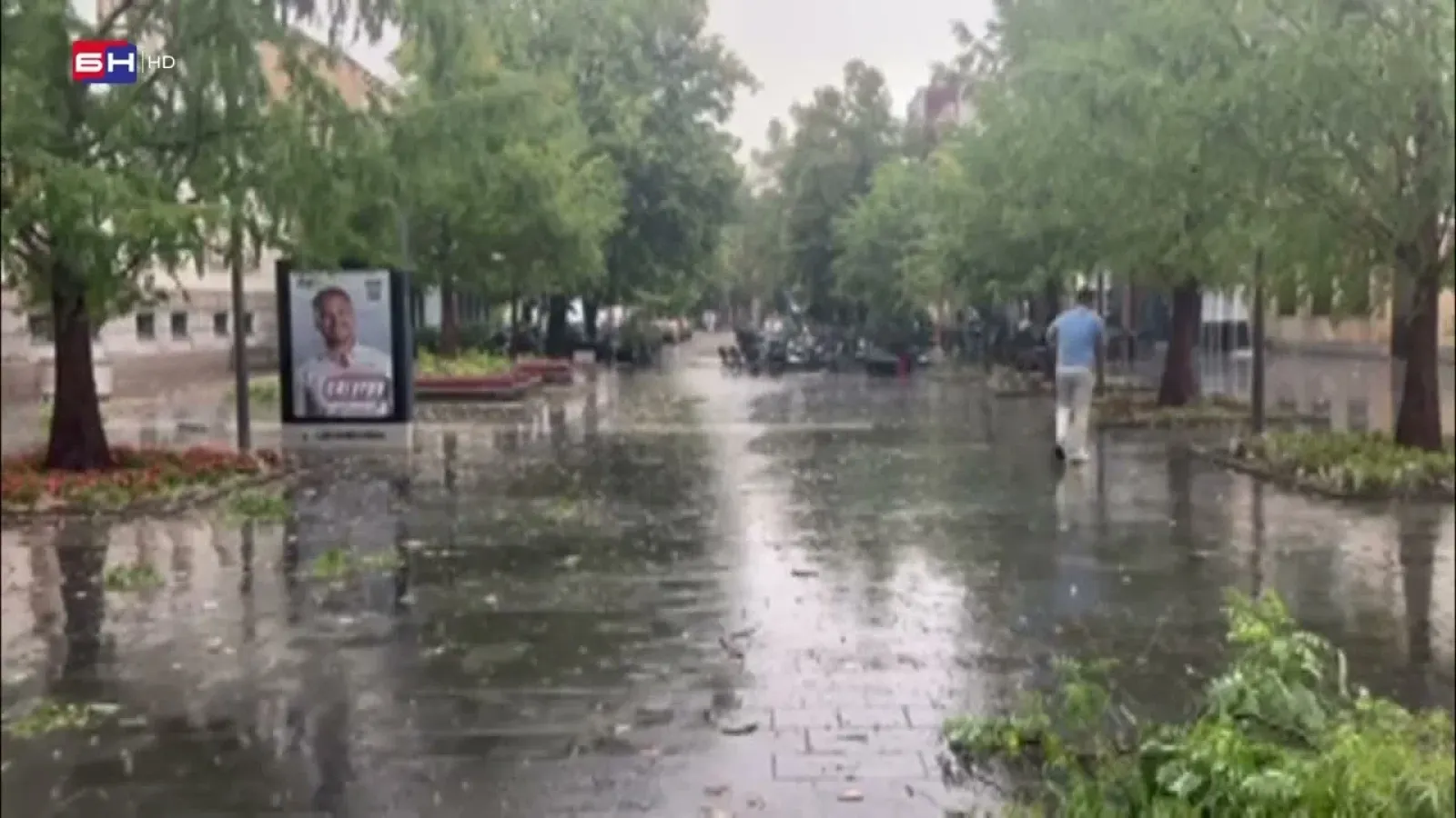 Nevrijeme pogodilo Banjaluku: Olujni vjetar rušio stolice i grane