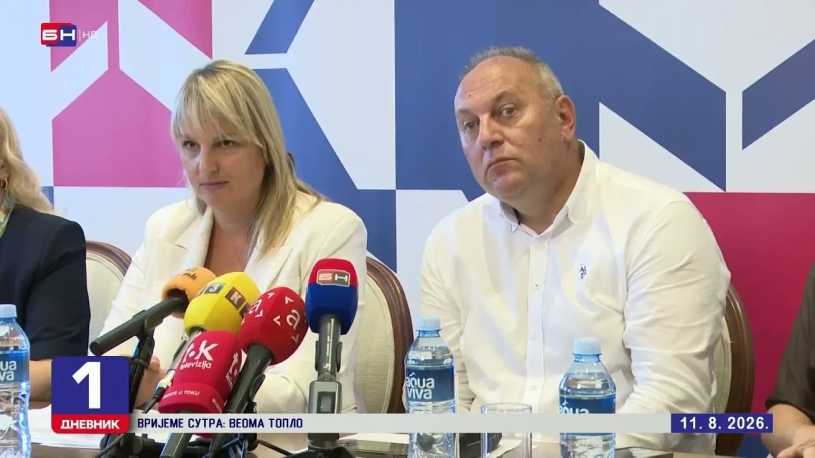 Минић дијелио уџбенике у ОШ "Станко Ракита" у Бањалуци