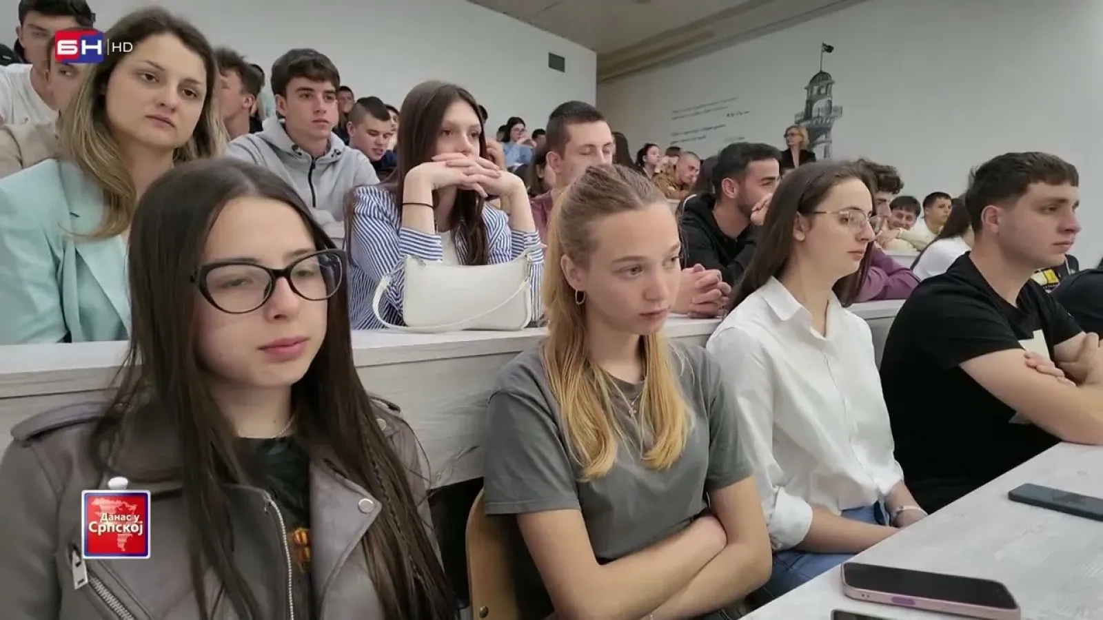 Srednjoškolci iz Istočnog Sarajeva ugostili profesora i književnika Sašu Kneževića