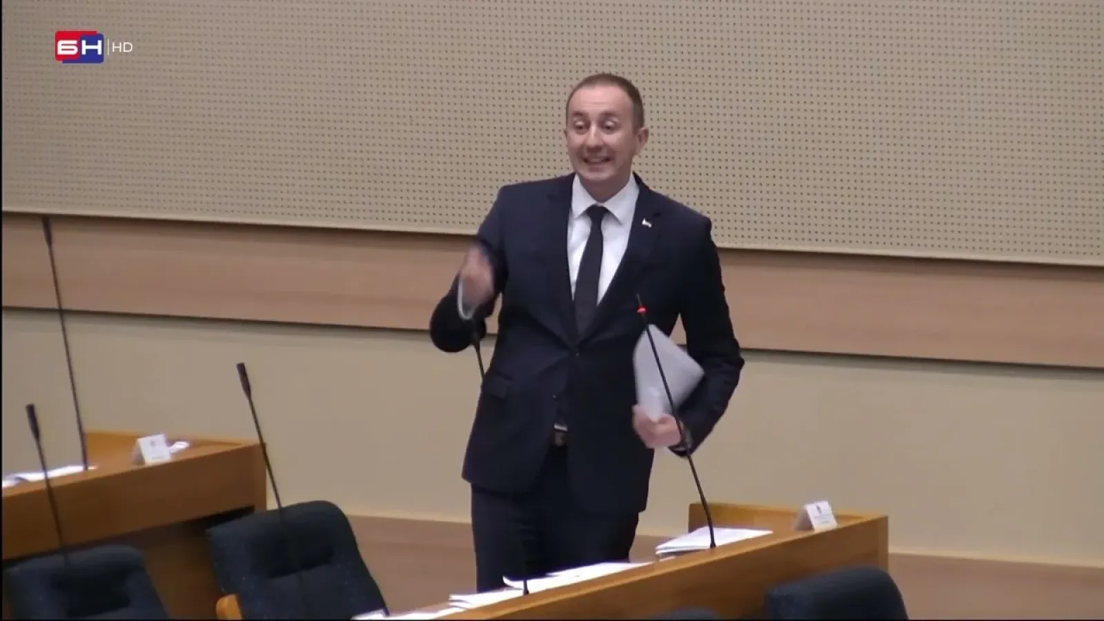 Bodiroga: Dižete kredite i kupujete socijalni mir!