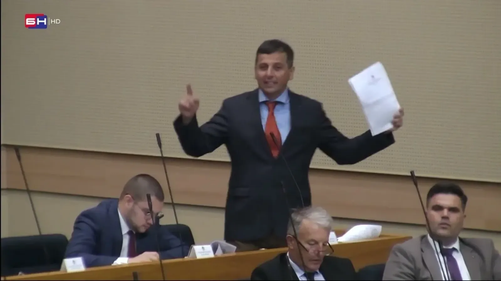 Vukanović: Zadužujete nas uvijek pred izbore!