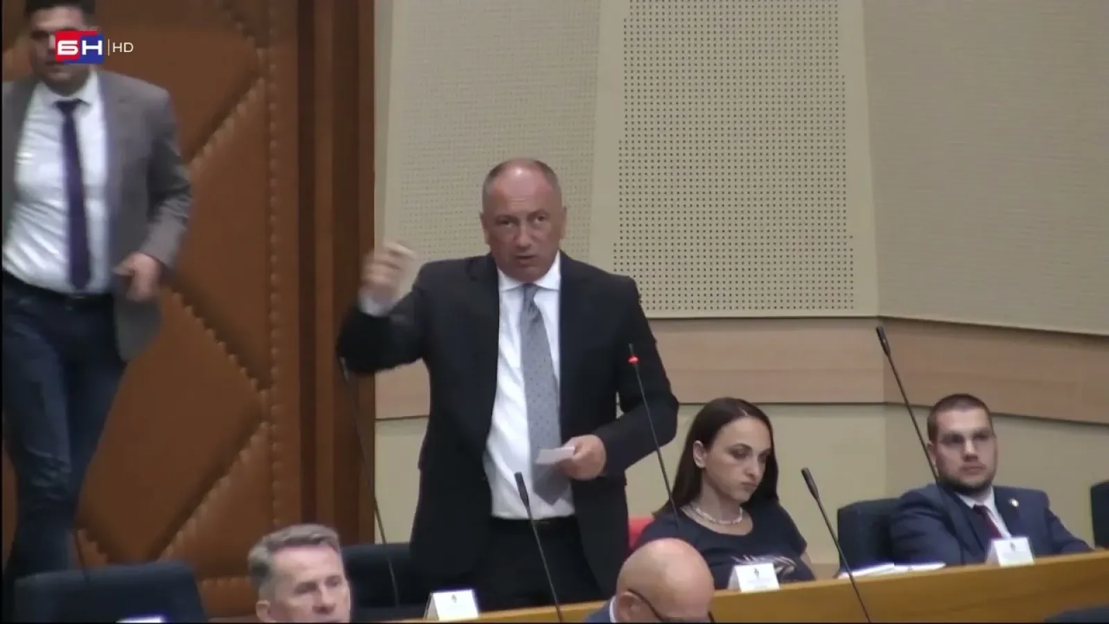 Crnadak: Nije zaduženje najveći problem koji pravi vaša vlast, nego korupcija