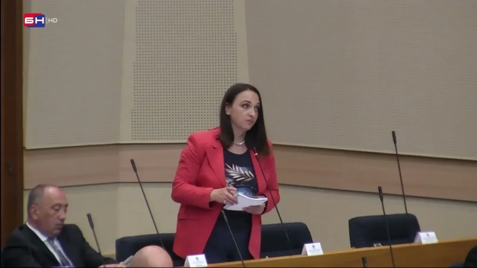 Zagorka Grahovac: Partijska knjižica prije stručnosti, mladi ljudi odlaze
