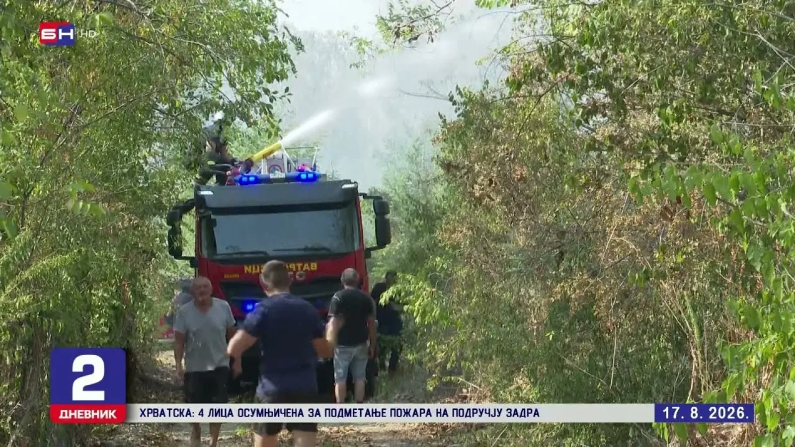 Пожар запријетио викенд насељу у Амајлијама код Бијељине: ватрогасци на терену
