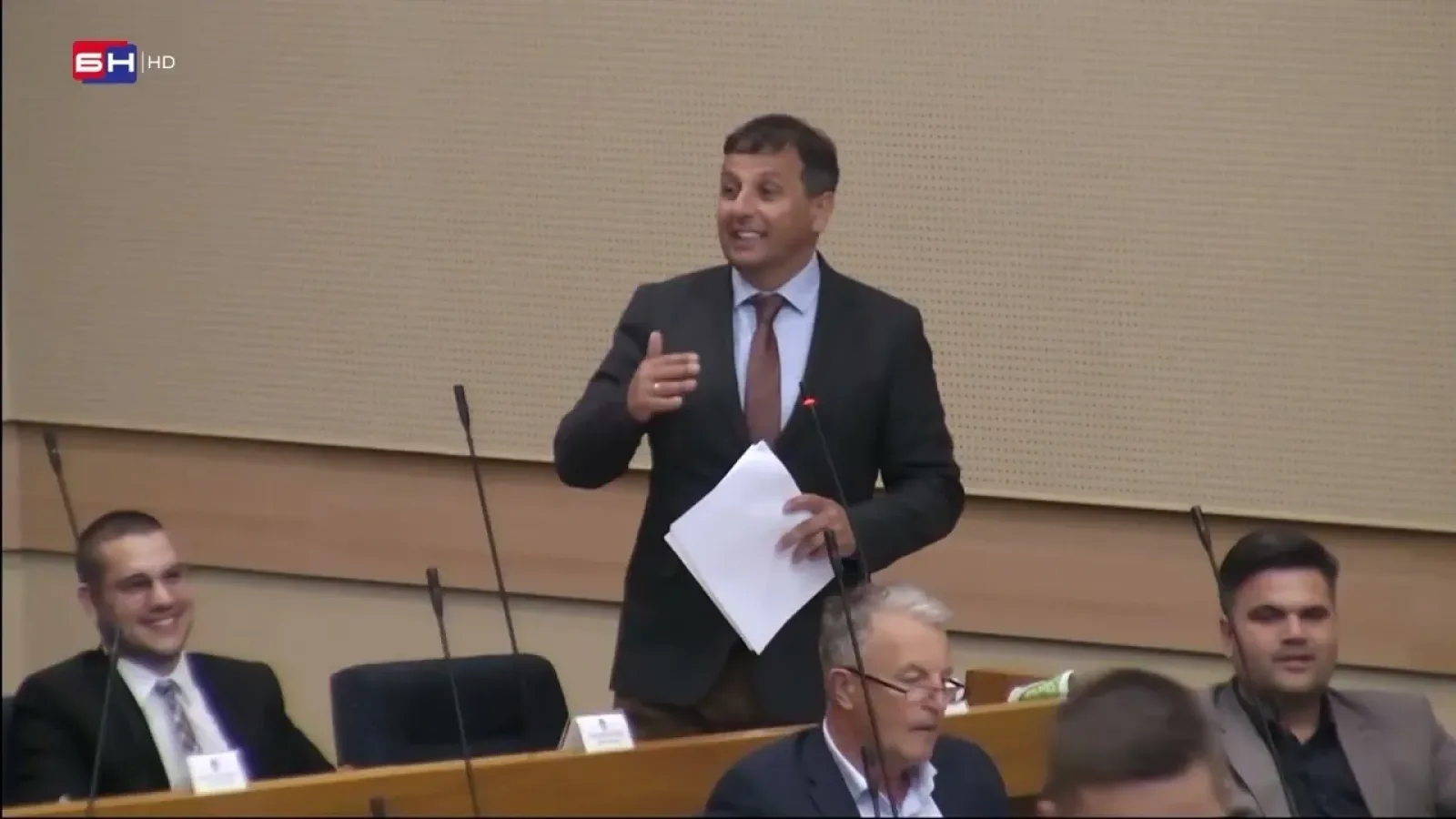 Vukanović: Ima li negdje neki zakon o skladištenju profita vlasnika solarnih elektrana?!