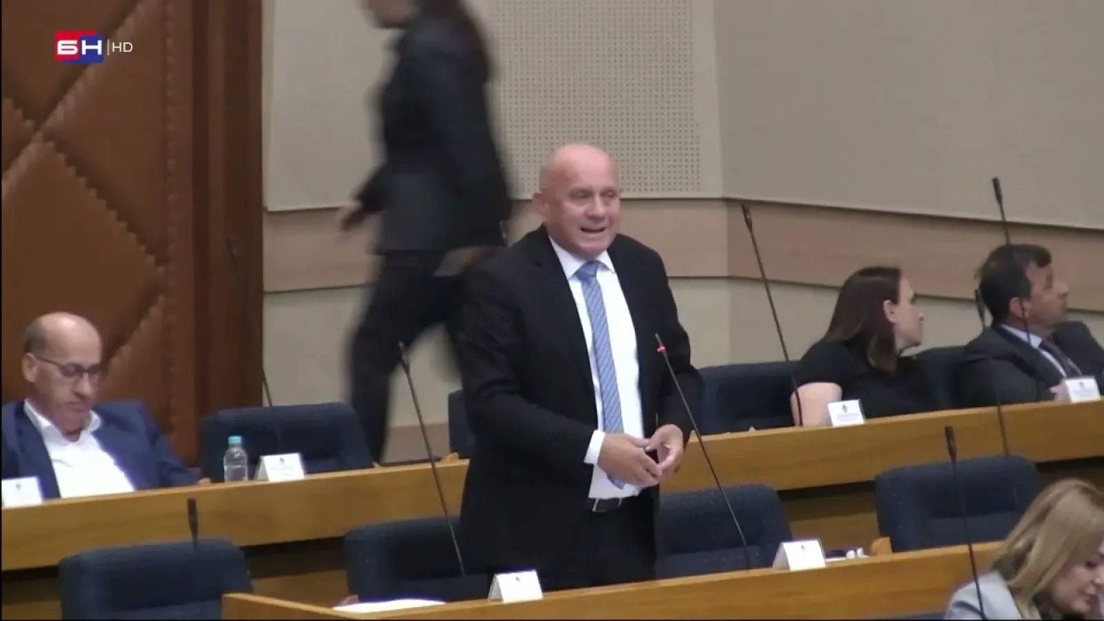 Dončić: Kad duva malo vjetra u Gradišci bandere se ljuljaju i momentalno nestaje struje!