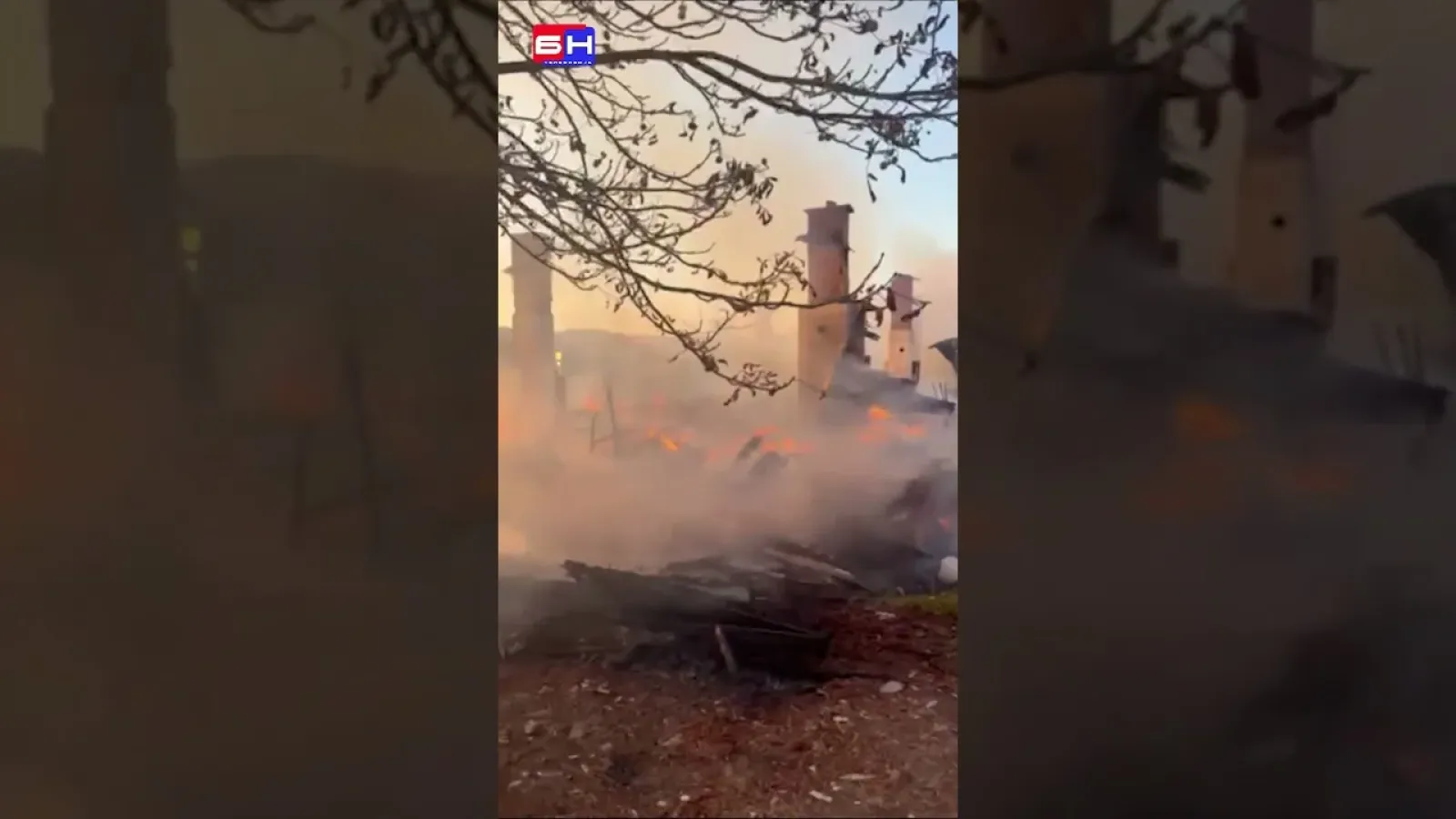 Gašenje požara u nekadašnjem kolektivnom centru u Karakaju