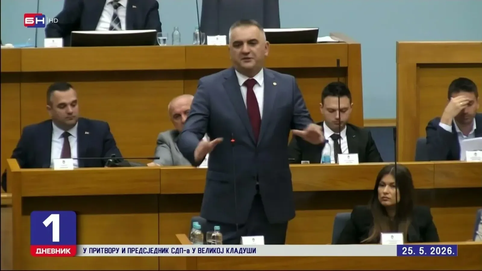 NS RS: Razmotrena deklaracija o zatvaranju OHR-a! Pljuštale uvrede i opomene!