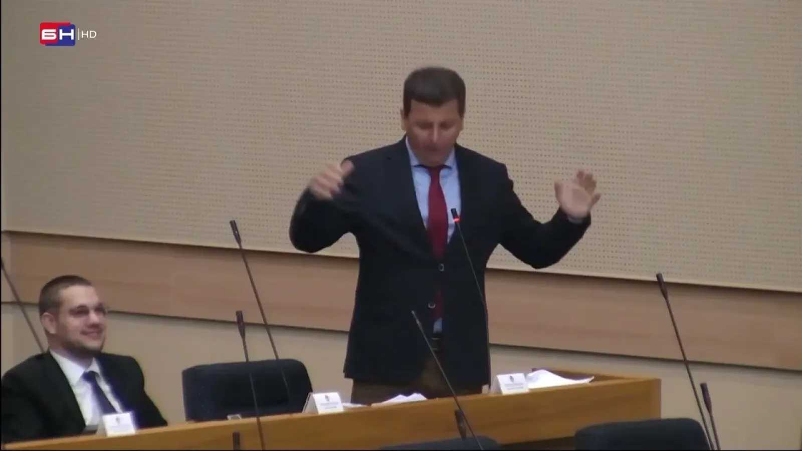 Vukanović: Prljav novac od mafijaša perete i potom mu dajete solarnu elektranu da gradi