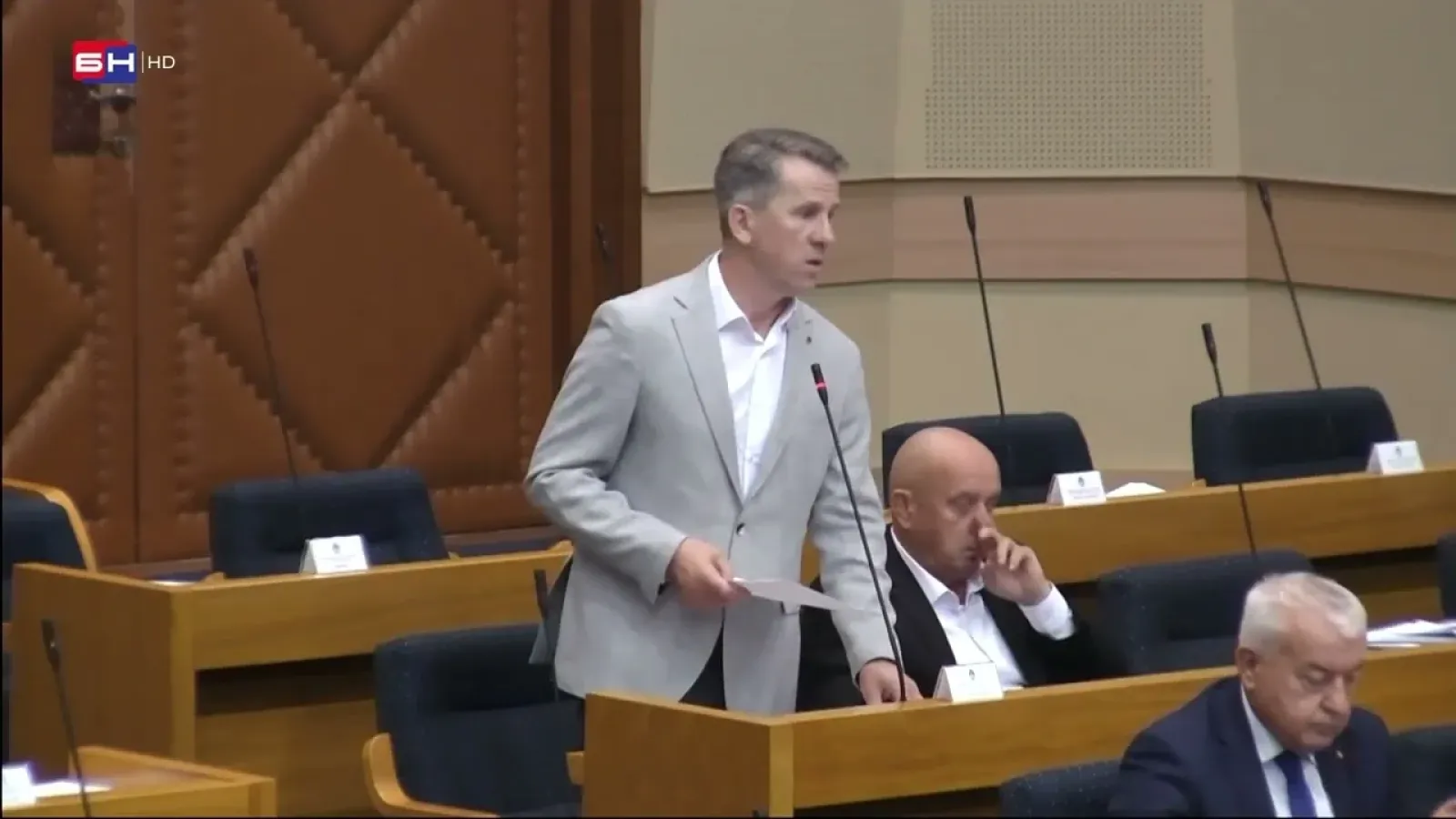 Dubravac: Draža je šaka vlasti nego vreća mozga
