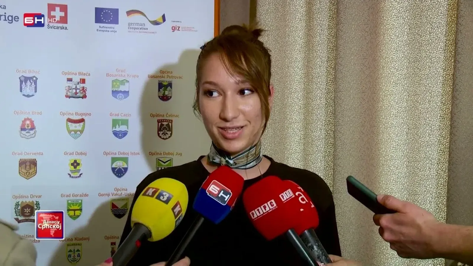 Doboj: Potpisani ugovori za realizaciju 20 projekata neformalnih grupa mladih