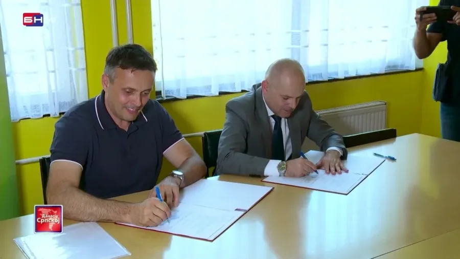 У Теслићу су потписани уговори о санацији пет школских објеката у Републици Српској