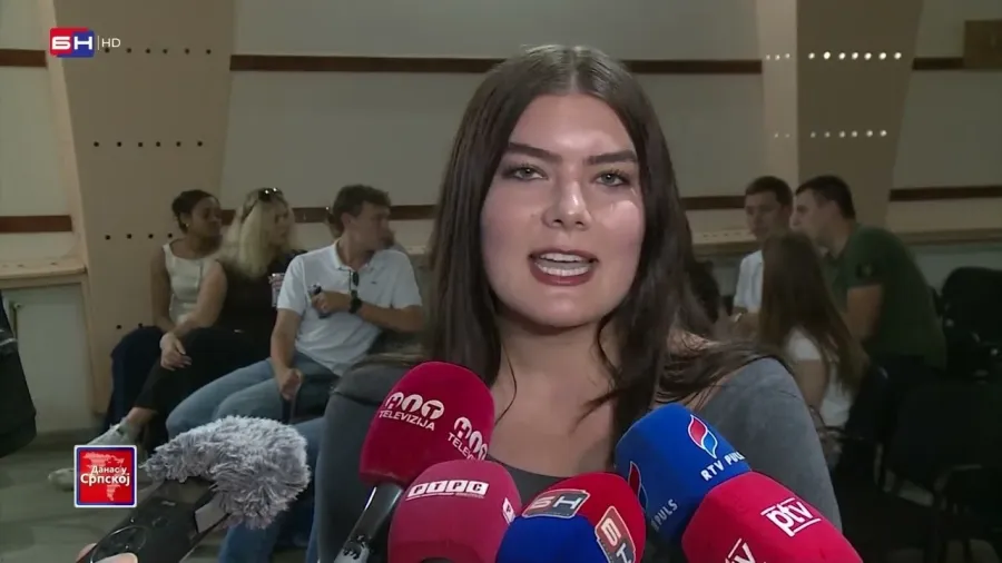 ДАНАС У СРПСКОЈ: Ученик у Добоју пронашао новчаник и вратио га власнику!