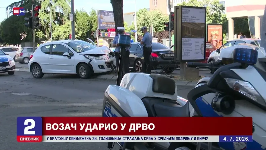 Saobraćajna nezgoda u Bijeljini, vozač udario u drvo