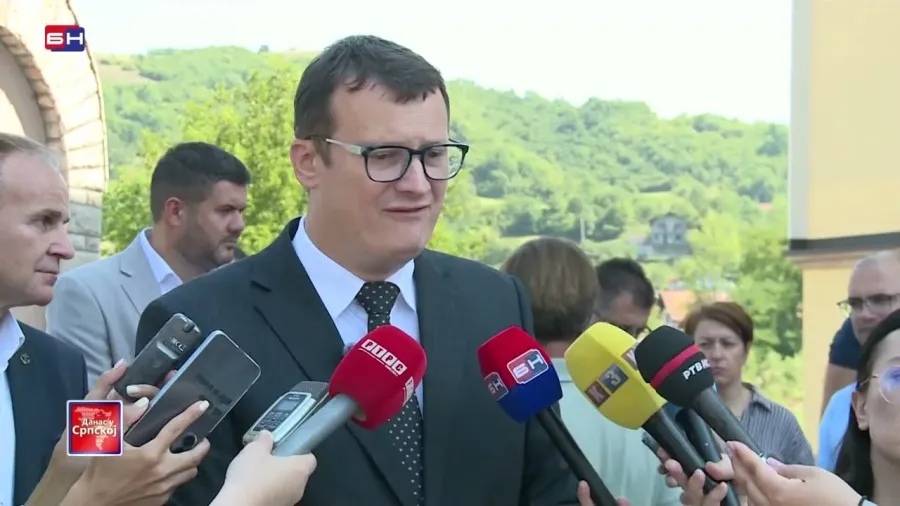 ДАНАС У СРПСКОЈ: СНСД-ов шеф водовода напао екипу БН ТВ, Нова Топола добила дјечије игралиште