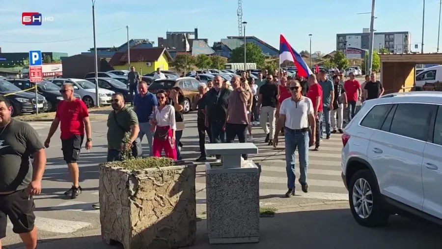 Фијаско СНСД-а у Минићевом Шамцу - без аутобуса нема подршке?!