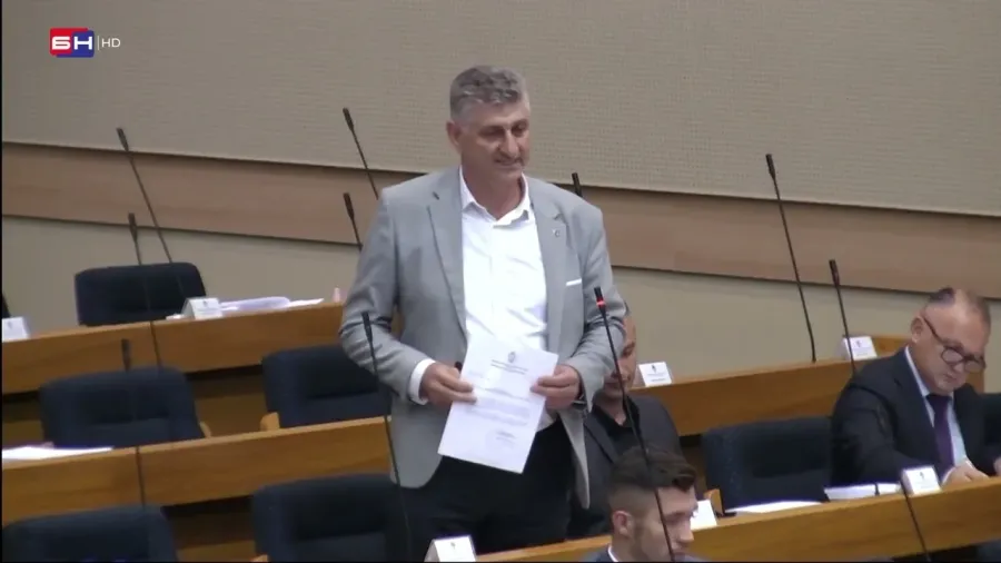 Đurić: Žalosno je da politički podobni imaju prednost za poslove u odnosu na djecu poginulih boraca