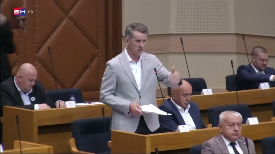 Dubravac: Zabrana simbola na zastavama ne znači da se ugrožava neko drugi ili da mu ugrožava slobodu