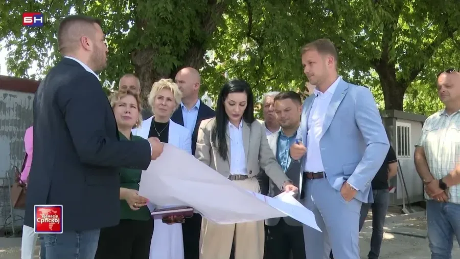 Stanivuković sa saradnicima obišao građevinske radove na Starčevici gdje se gradi kružni tok