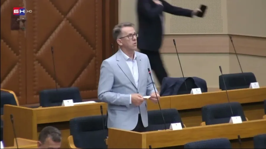 Dubravac: Ovaj saziv NSRS nije ispunio očekivanja – mladi ljudi ne treba da se povlače ni pred kim