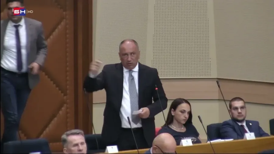 Crnadak: Nije zaduženje najveći problem koji pravi vaša vlast, nego korupcija