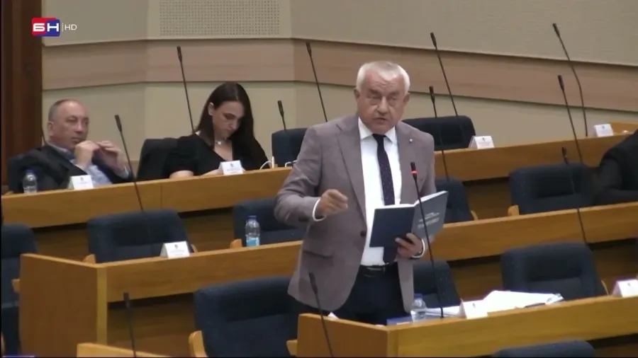 Mihaljica: Mi hoćemo suverenost, dok vi iz vlasti hoćete da stranci upravljaju našim životima!