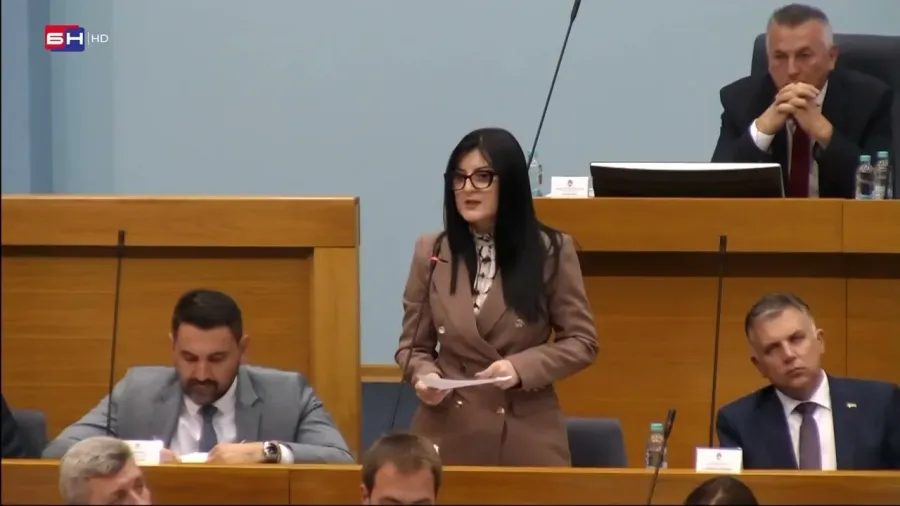 Vukomanović pita ministricu Ignjatović: Da li će biti povećanja naknade za četveročlane porodice?