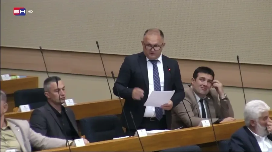 Stojanović: Vitalni nacionalni interesi se brane samo kad to treba SNSD-u!