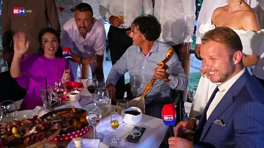 Boris Stanišić i Draško Stanivuković pjevaju uz gusle