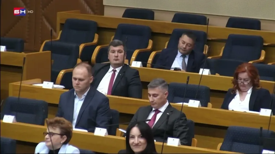 ŽESTOK SUKOB:Prozivaju Vukanovića da ima Napoleonov kompleks ON odgovorio da je viši 10 cm od PUTINA