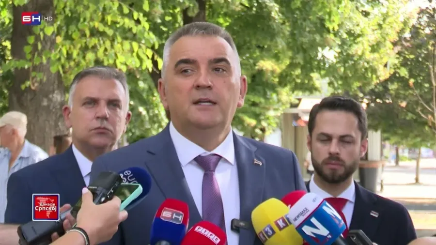 Поводом "Кочићевих дана" положени вијенци на споменик Петру Кочићу у Бањалуци